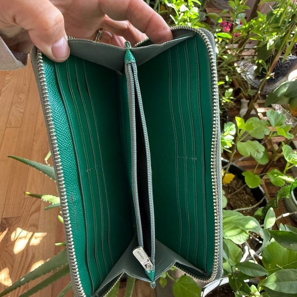 COACH Women's Crossgrain Leather Accordion Zip Wallet Gray With Green Interior - Picture 5 of 6